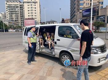 未取得校車標牌、超員、未隨車攜帶駕駛證 漳州一“黑校車”被罰萬元并扣分扣車