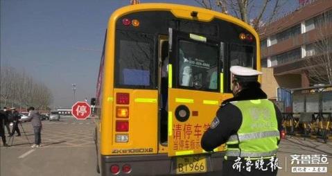 模擬開(kāi)學(xué)！德州尚德小學(xué)開(kāi)展疫情防控校車應(yīng)急演練